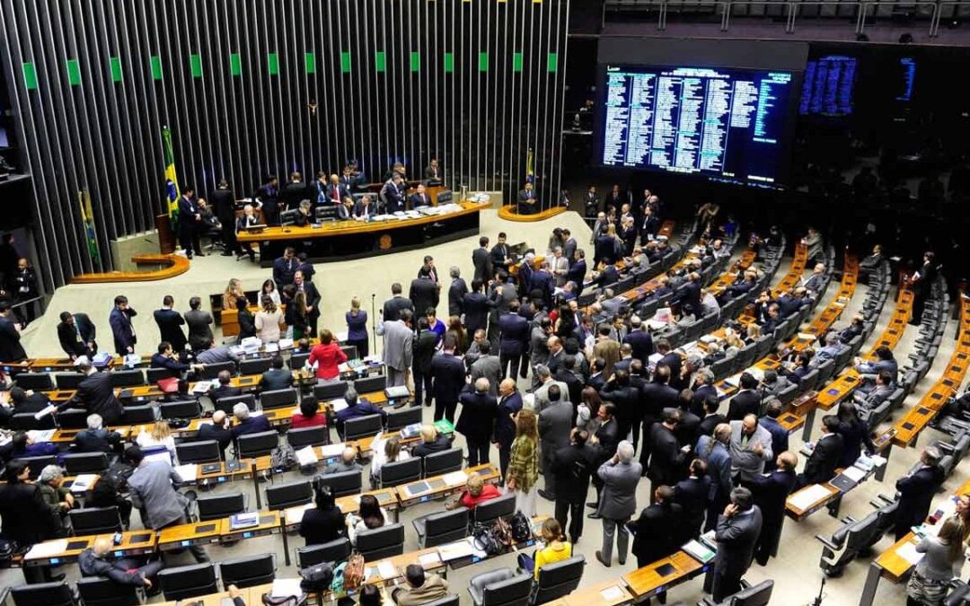 PL da Devastação, que dispensa agronegócio de licenciamento ambiental, é aprovado na Câmara